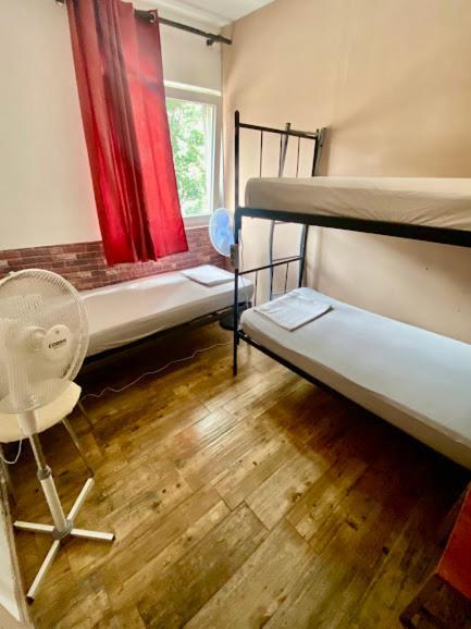 Hostel Anton ติวัต ภายนอก รูปภาพ